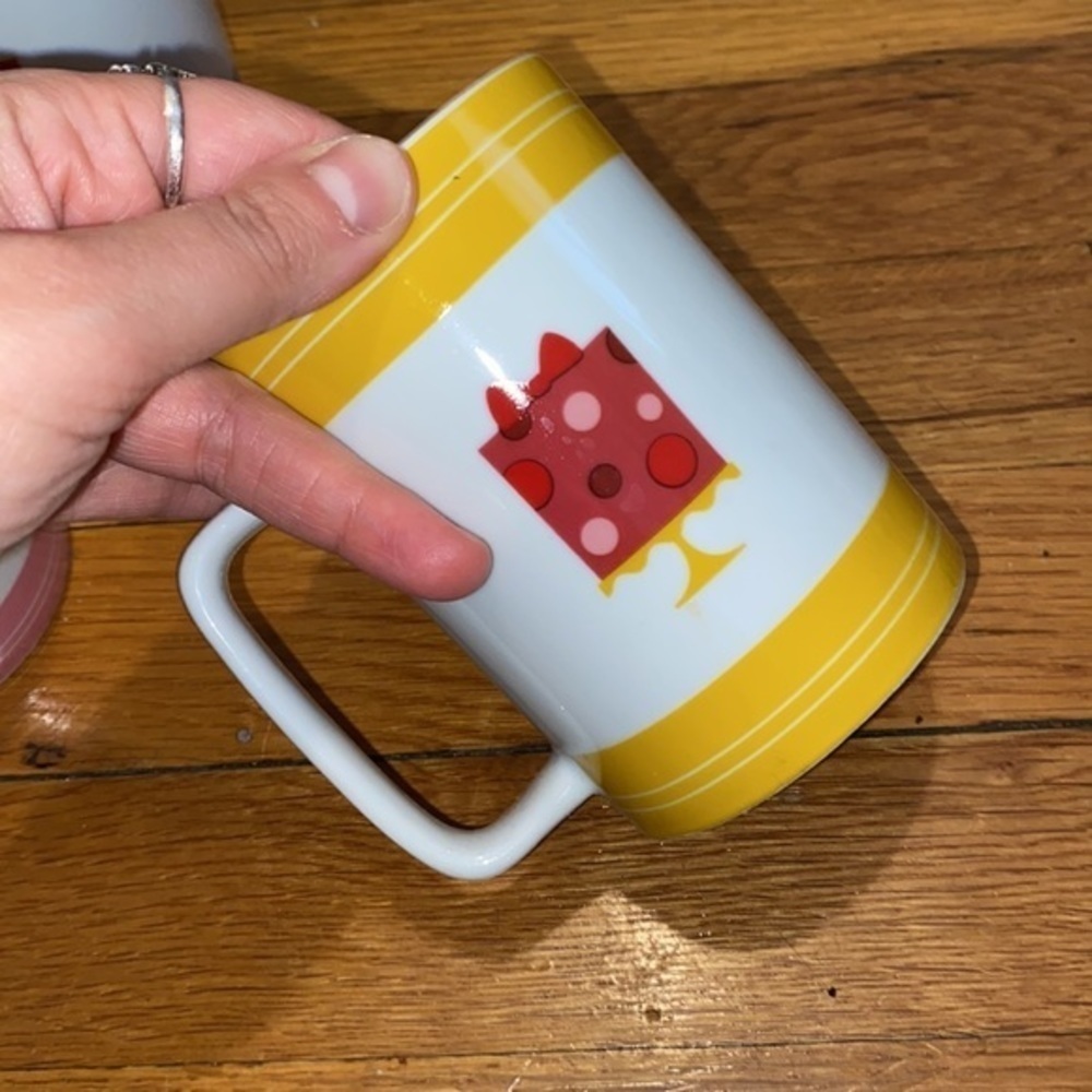 Cake Boss Ace off Cakes mug bundle set needs to be cleaned up from storage GUC. - Picture 4 of 6
